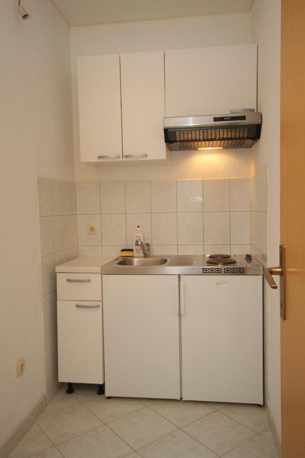 Apartments And Rooms With Parking Space Brela, Makarska - 6895 Extérieur photo